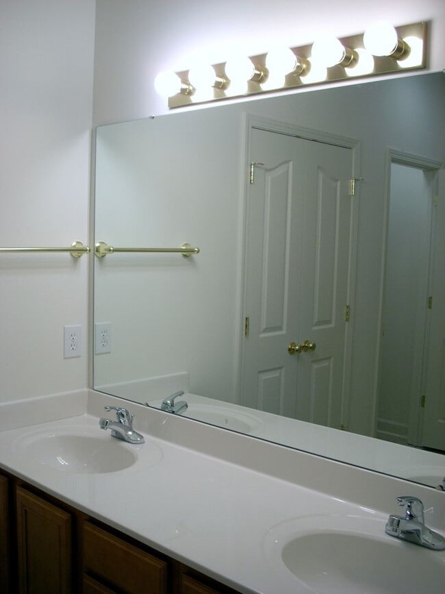 Photo - 1353SF 2BR 2.5BA w/garage