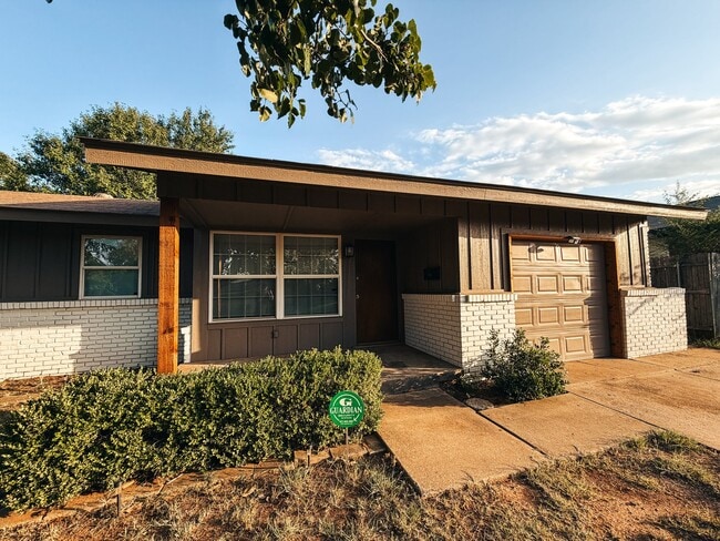 Building Photo - 6336 N Hammond Ave