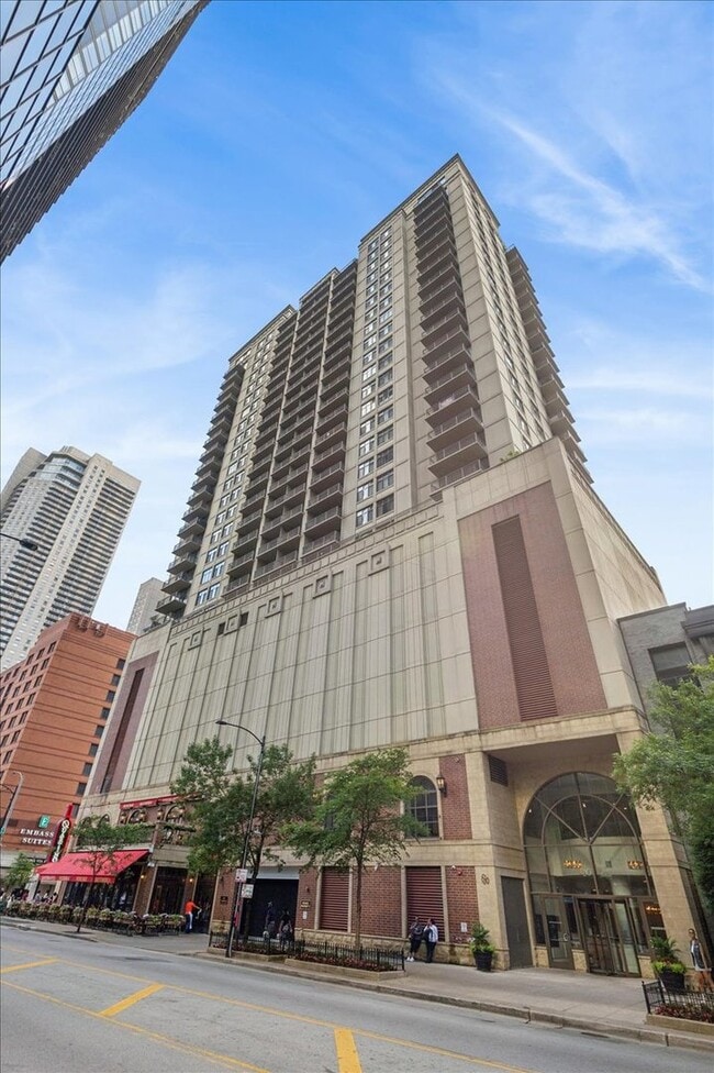 Building Photo - 630 N State St Unit 2001