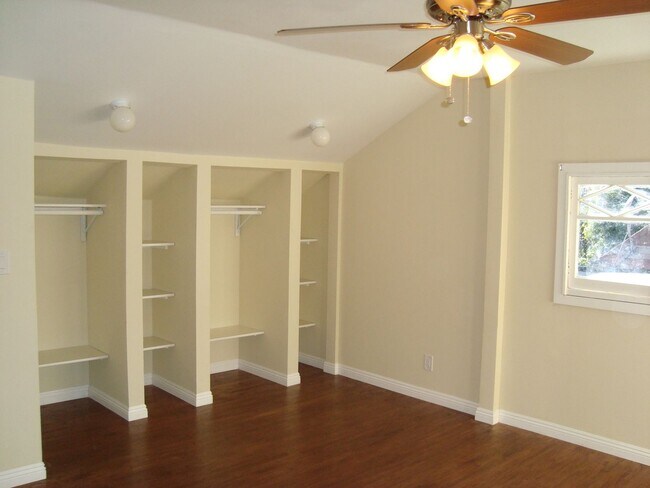 Photo - 1378-1380 W 30th Street Unidad 1380 House