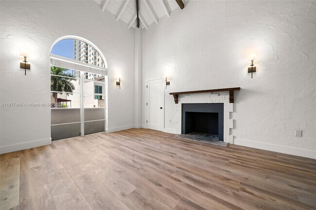 Building Photo - 2411 Biscayne Blvd Unit 2 Rental