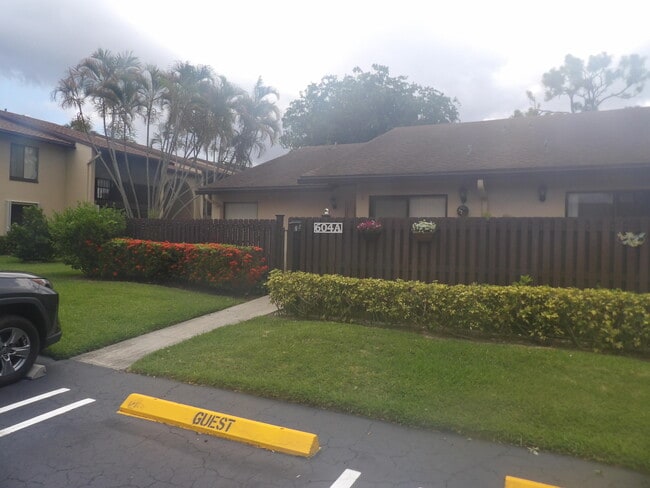 Photo - 604 Sea Pine Way