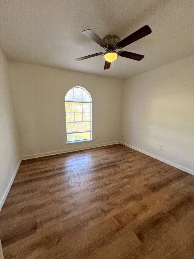 Photo - 325 Ferguson Ave