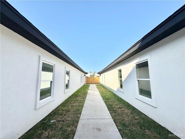 Photo - 27 Selena St Unidad 4