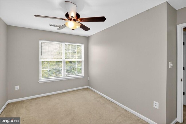 Photo - 8611 Ellesmere Way