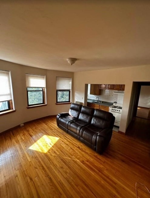 Building Photo - 160 Strathmore Rd Rental