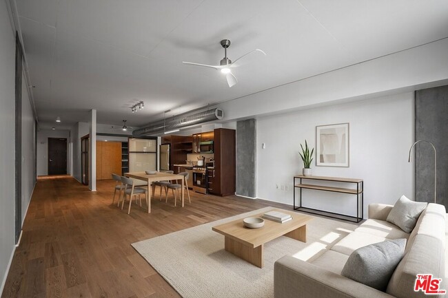 Building Photo - 1111 S Grand Ave Unit 607