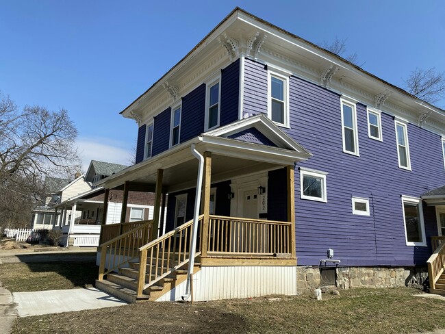 Photo - 202 Park St