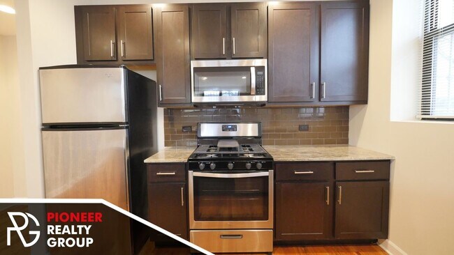 4759 N Maplewood Ave Unit 103