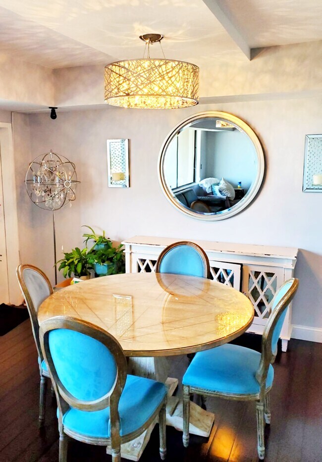 Dining Room - 3713 S George Mason Dr Unidad 1402W