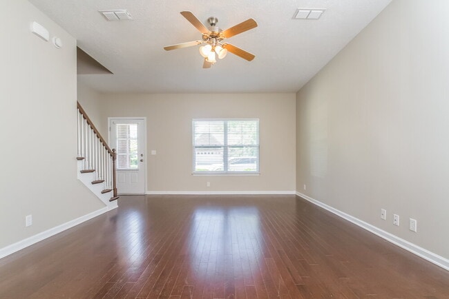 Photo - 3338 Cotswold Ln