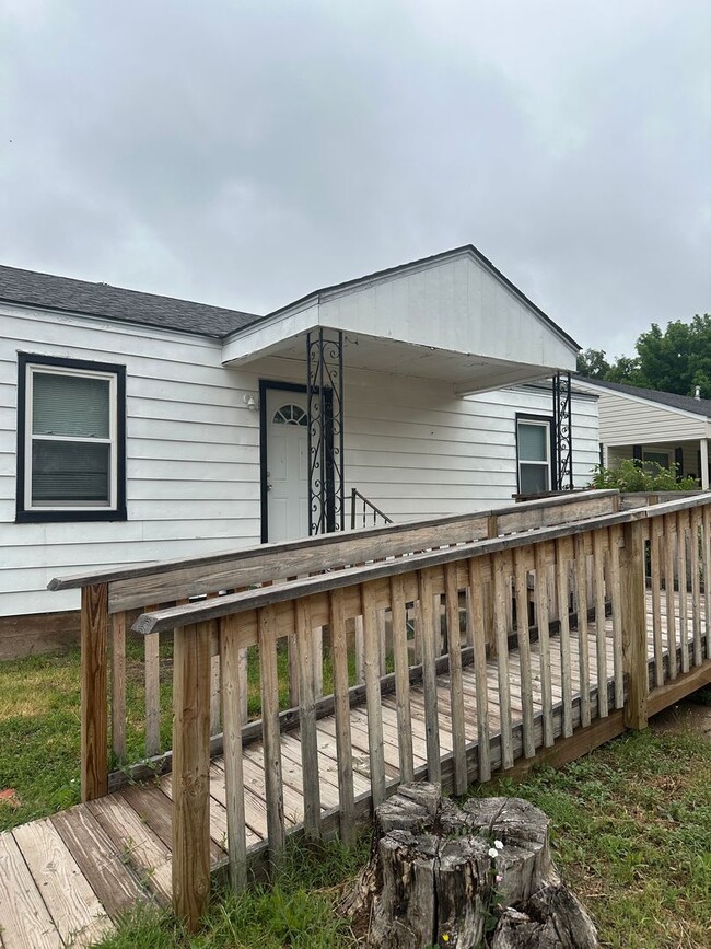 Photo - 1003 S Alabama St House