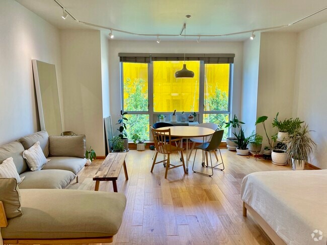Building Photo - 1125 NW 9th Ave Unit APT 420