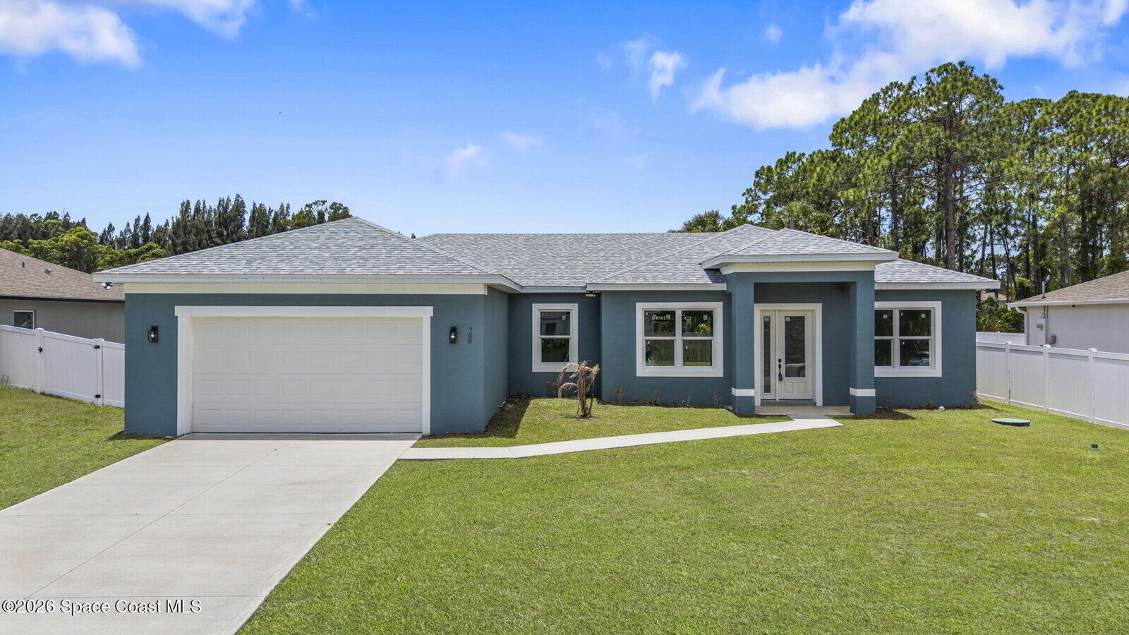 Photo - 708 Daysland Ave SW
