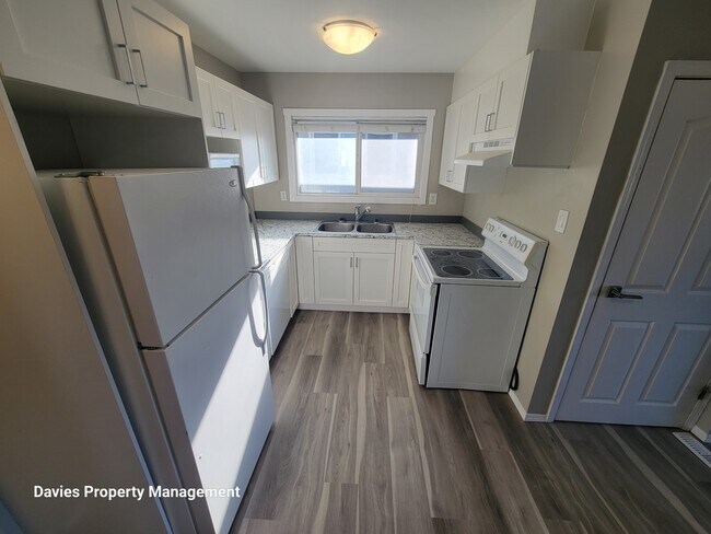 Photo - 12927-12982 82 St NW