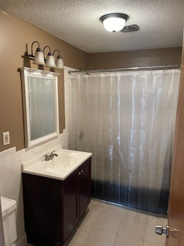 full bath - 4311 Candlelight Ln