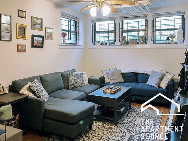 Photo - 3501 N Greenview Ave Unidad G