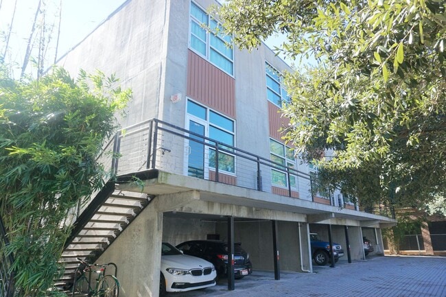 Building Photo - 2 BED | 2.5 BATH | URBAN CONDO | DOWNTOWN ...