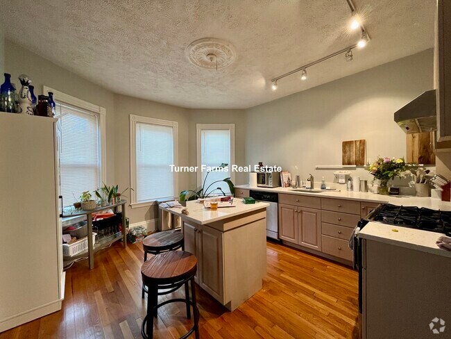 Building Photo - 24 Pond St Rental