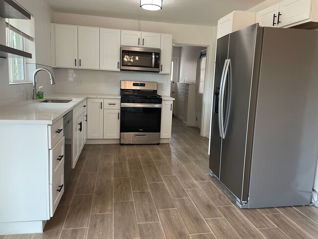 Building Photo - Remodeled Hidden Gem! Rental