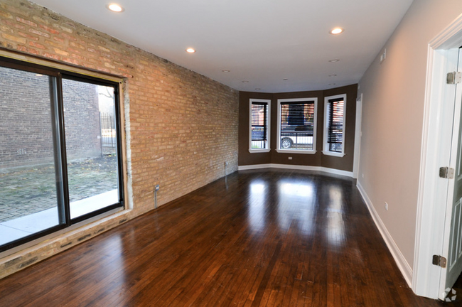 Building Photo - 2014 N Hoyne Ave Unit 2F Rental