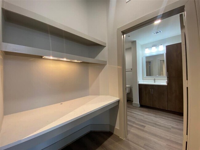 Photo - 3616 Richmond Ave. Unidad 1809