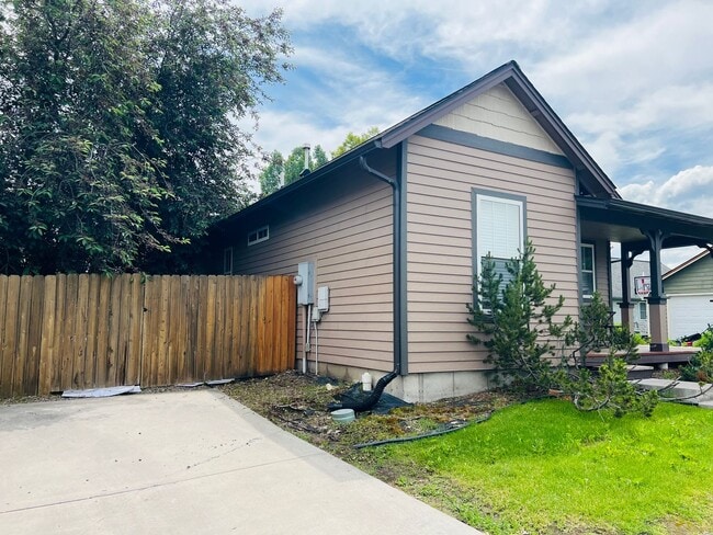 Photo - Centrally Located - 3 Bed - 2 Bath - Fenced Yard