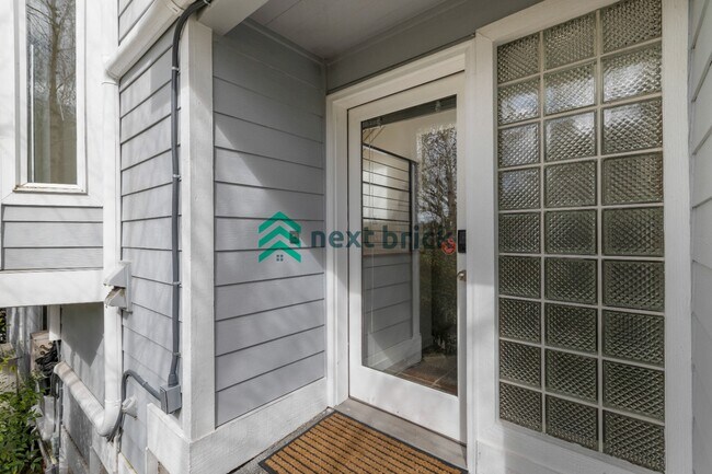 3 BED & 3 BATH SINGLE FAMILY HOUSE FOR RENT