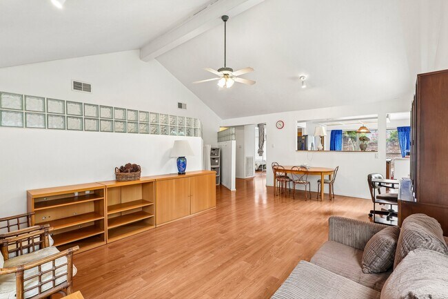 Photo - 1723 Sullins Way