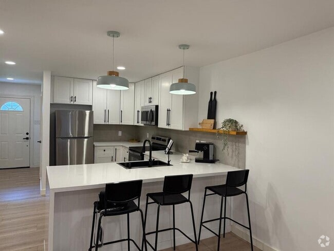 Building Photo - 5239 Arboles Dr Unit Q Rental