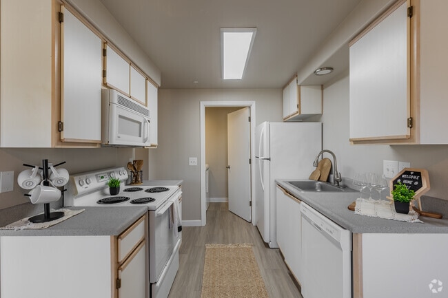 1BR, 1BA - 732SF - Kitchen