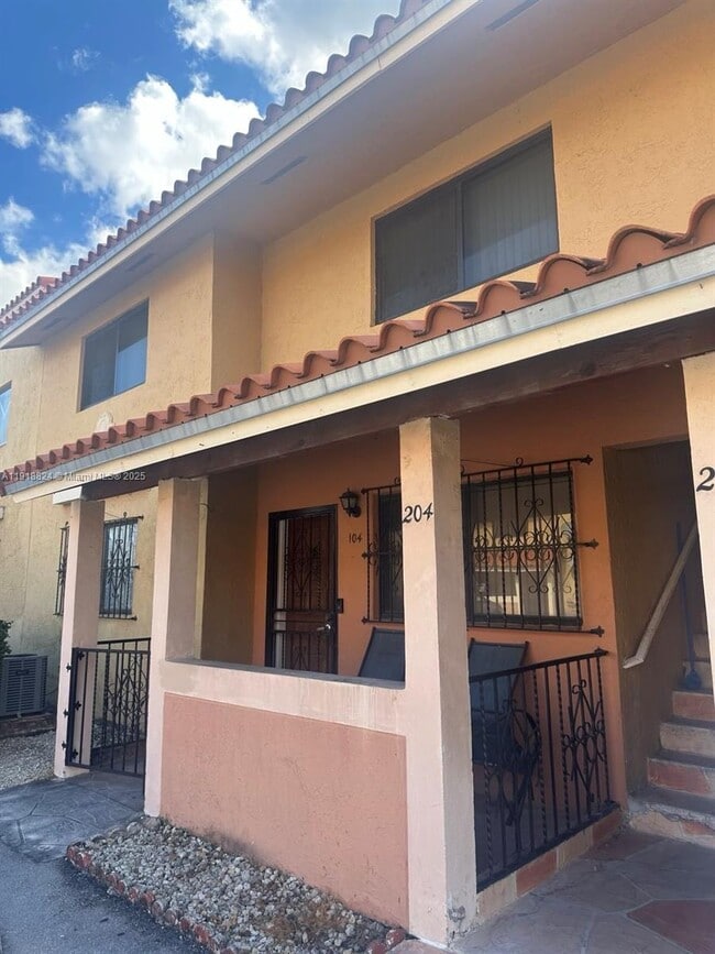 Photo - 2740 W 61st St Unit 204