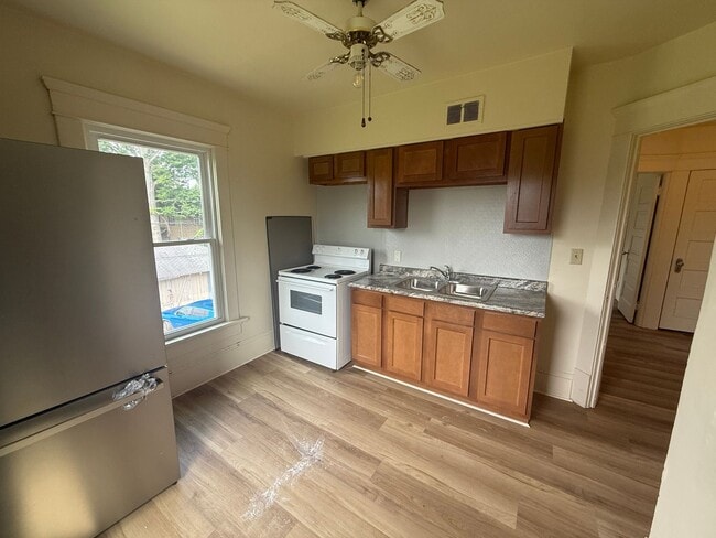 Photo - Fulton Duplex Unit Upper