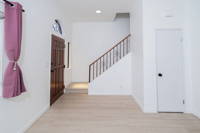 Photo - BEAUTIFUL 4 Bed 3 Bath unit