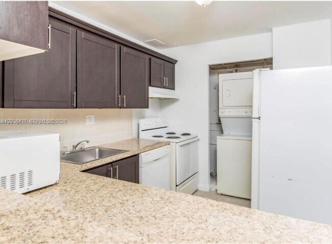 Photo - 7900 Fairview Dr Unit 105