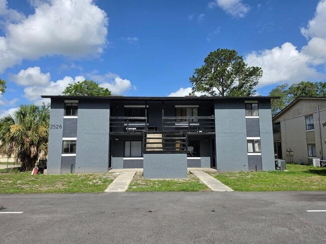 Building Photo - 2526 S Oak Ave Unit A