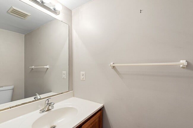 Photo - 133 Creekside Ct