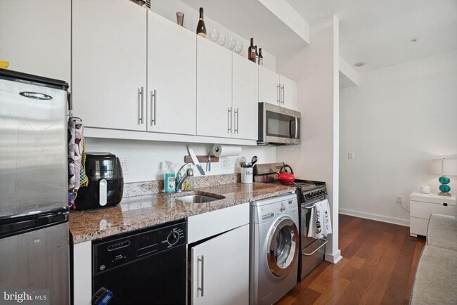 Photo - 219 S 18th St Unidad 411C