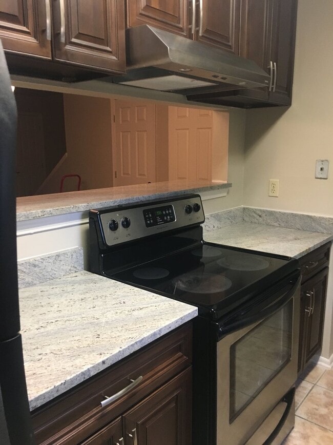 Photo - MAISON ROUGE TOWNHOMES 2BR/2.5BT OFF COU...