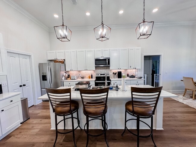 Photo - 569 Abbey Rd