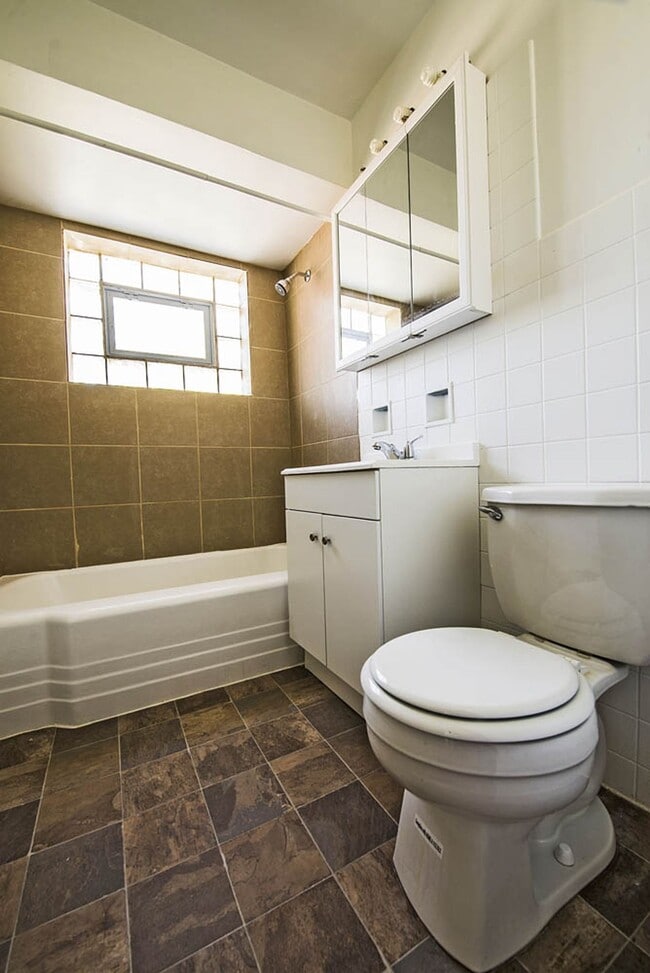 Photo - 470 Gordon Ave Calumet City, IL 60409