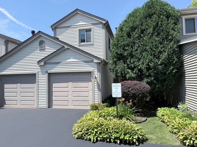 Building Photo - 311 E Forest Knoll Dr