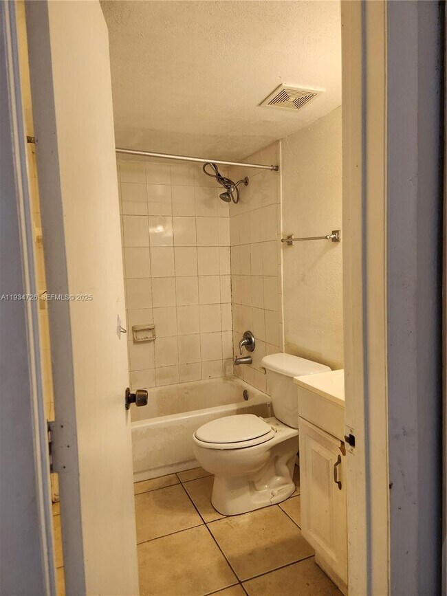 Photo - 19715 SW 114th Ave Unidad 157