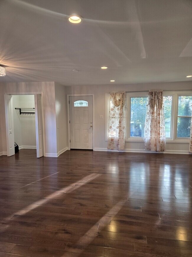Photo - 16007 Vine Ave