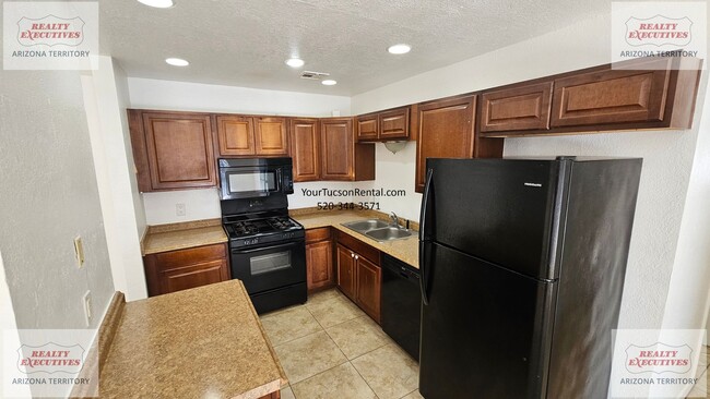 Building Photo - 3/2 at 22nd & Kolb. An upstairs condo in Langley Gardens