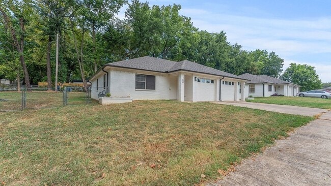 Photo - 153 W Hill St
