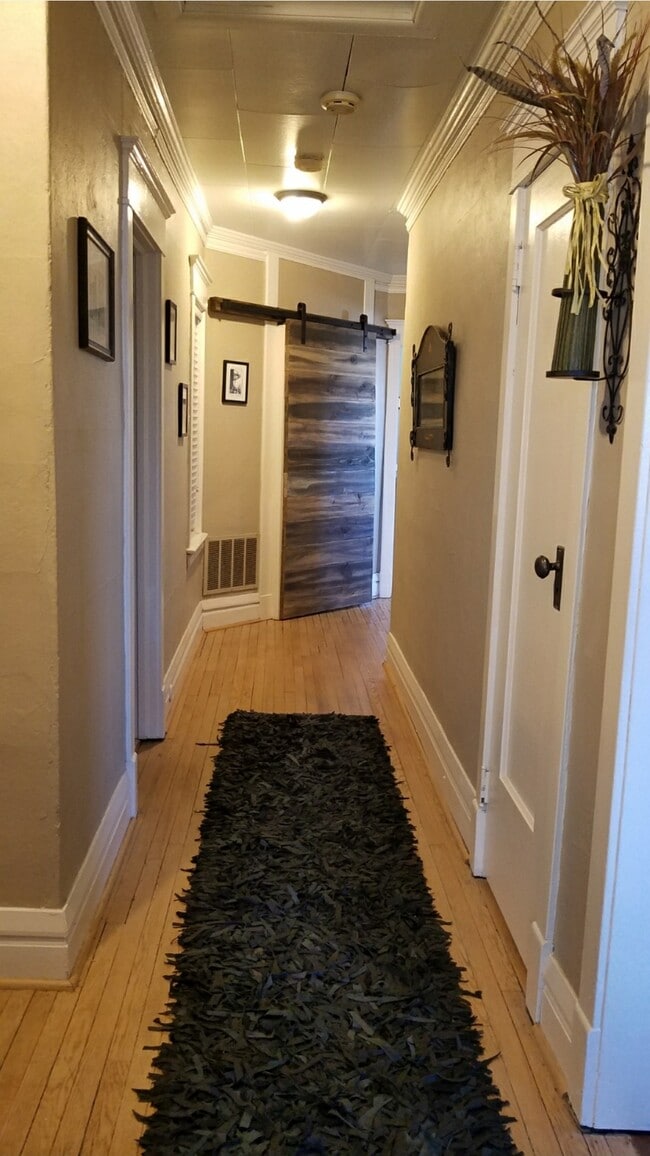 Photo - 437 Broadway St