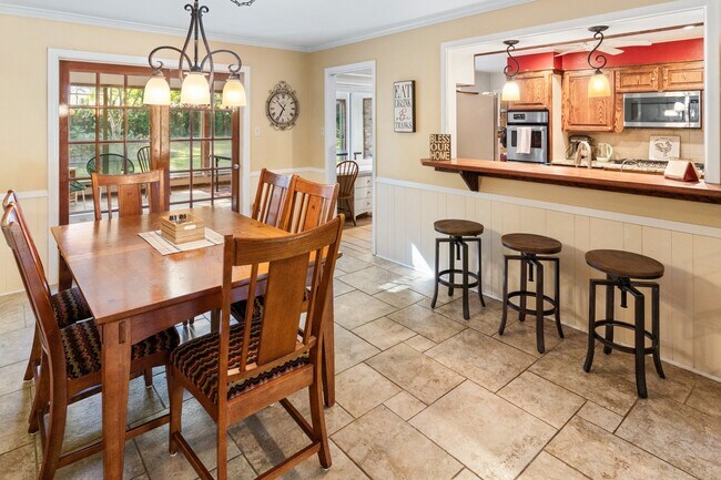 Photo - 123 Hiett Ln