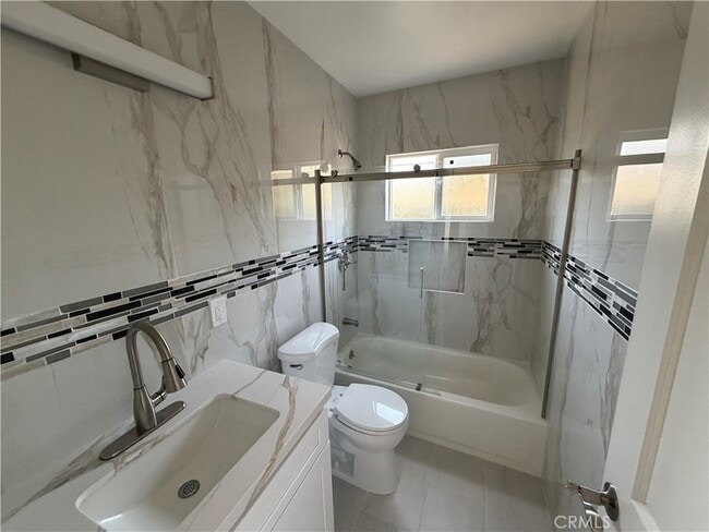 Photo - 3234 Vineland Ave