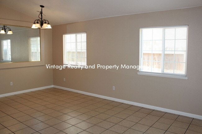 Photo - Just Back On The Renal Market Cozy 3 Bedro...